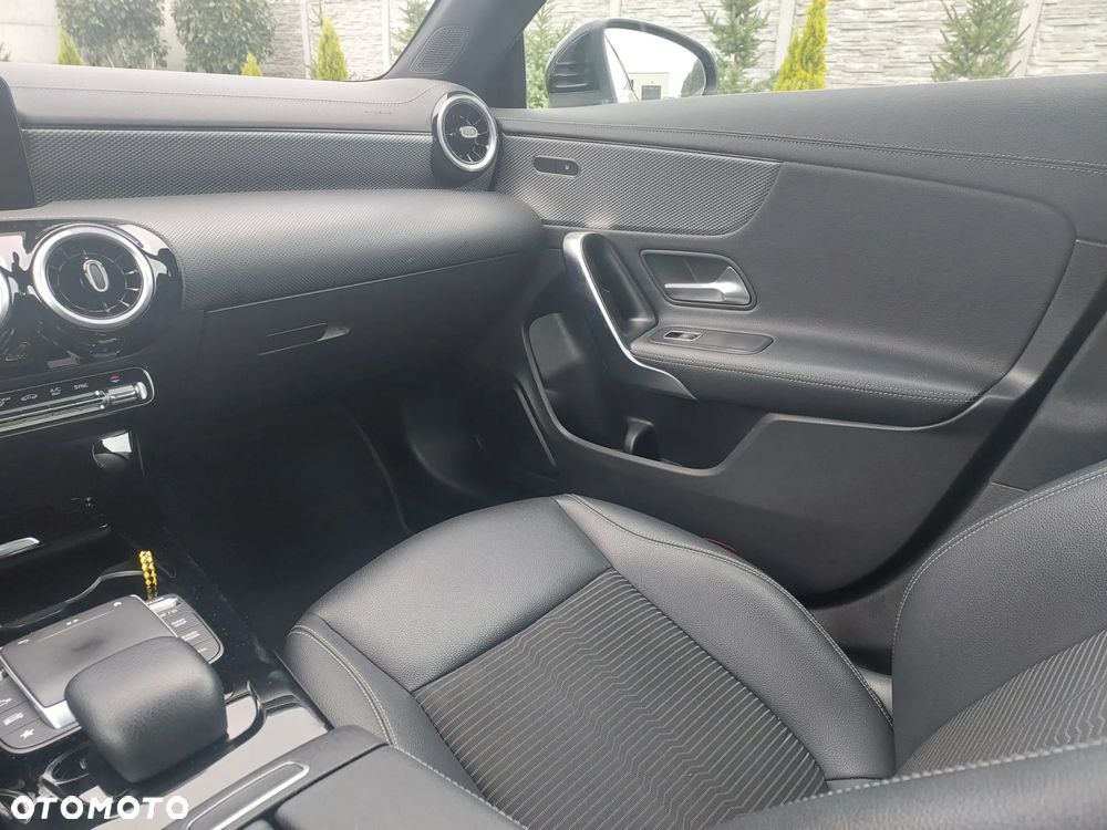 Mercedes-Benz CLA 200 d Progressive 8G-DCT - 23