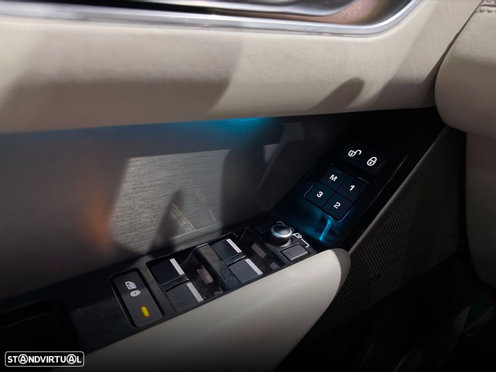 Land Rover Range Rover Velar 3.0 D300 AWD R-Dynamic HSE - 30