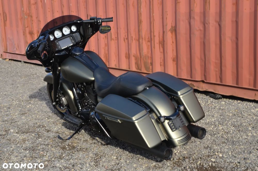 Harley-Davidson Touring Street Glide - 36