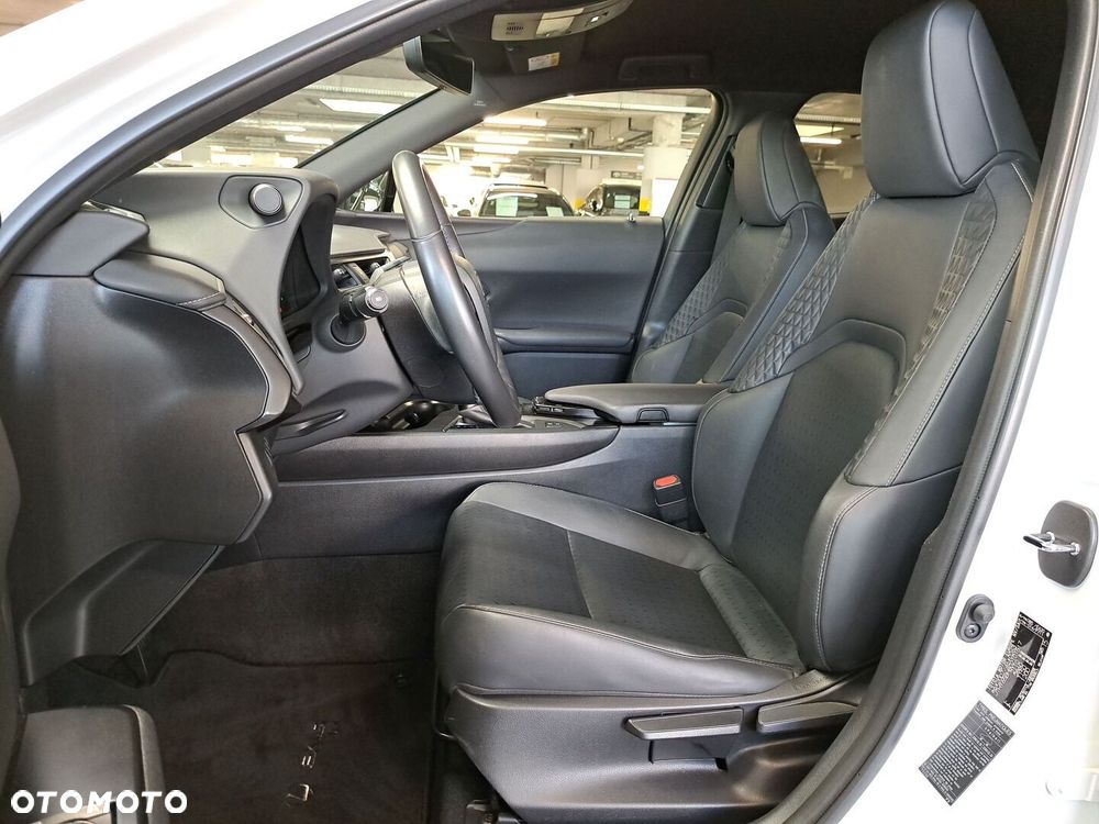 Lexus UX - 32