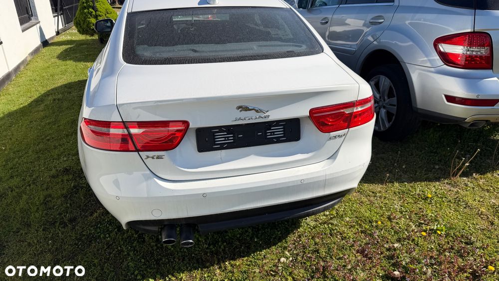 Jaguar XE - 12