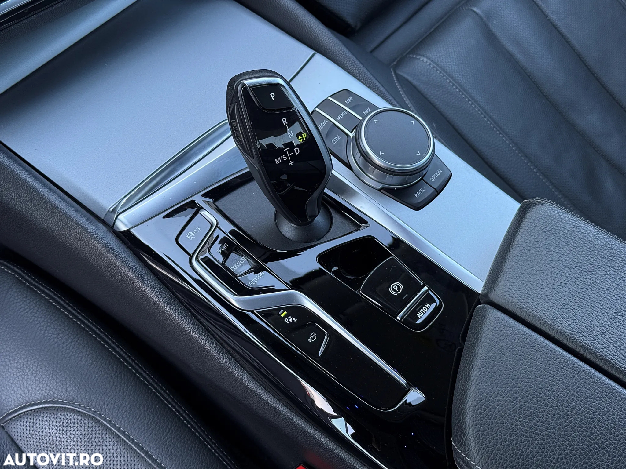 BMW Seria 5 520d Aut. Luxury Line - 24