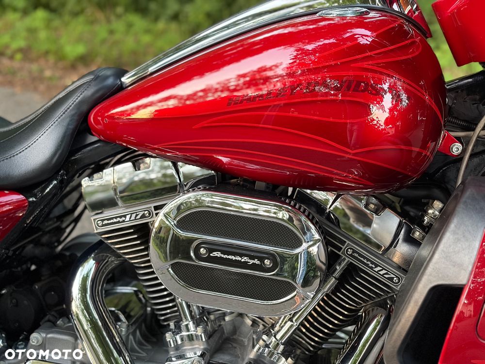 Harley-Davidson CVO Street Glide - 22