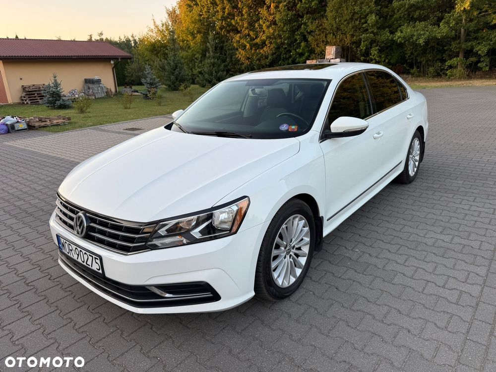 Volkswagen Passat - 1