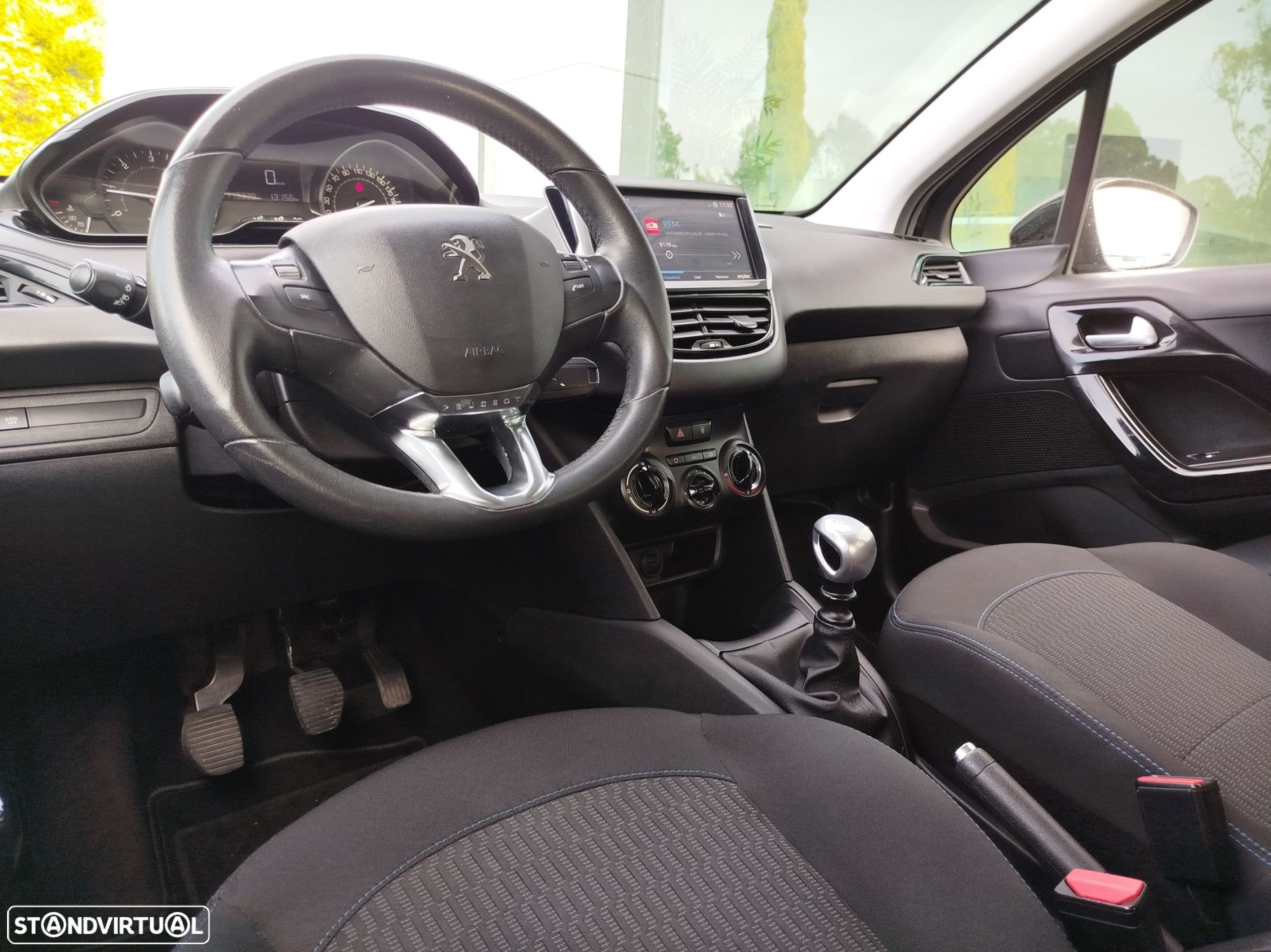 Peugeot 208 1.5 BlueHDi Signature - 17