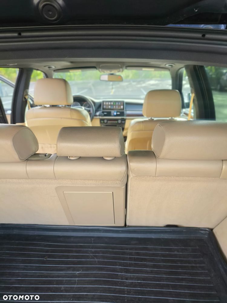 BMW X5 4.8i - 7