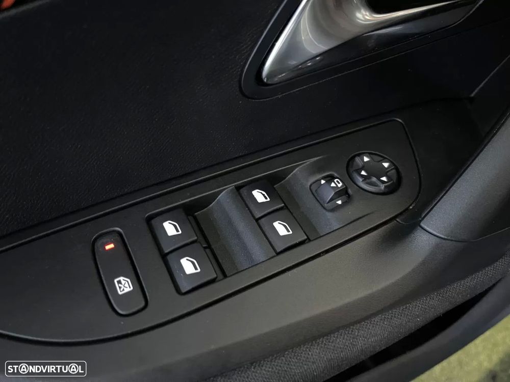 Peugeot e-2008 50 kWh Active Pack - 33