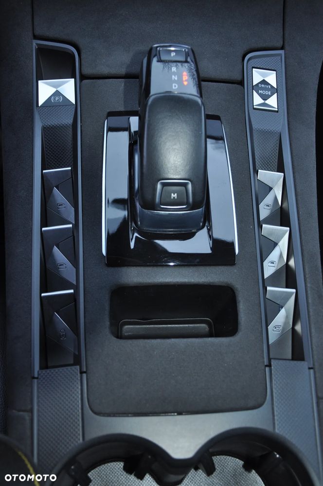 DS Automobiles DS 7 Crossback 2.0 BlueHDi Performance Line + - 38