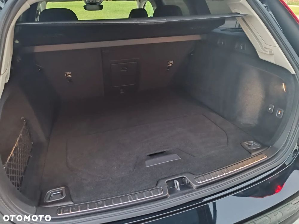 Volvo V60 B4 D Plus Dark - 36