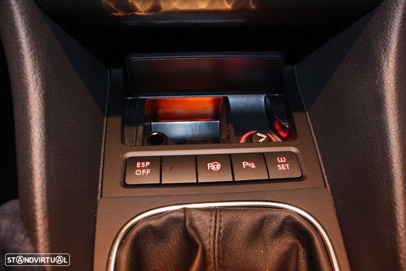 VW Golf 2.0 TDi Confortline - 20