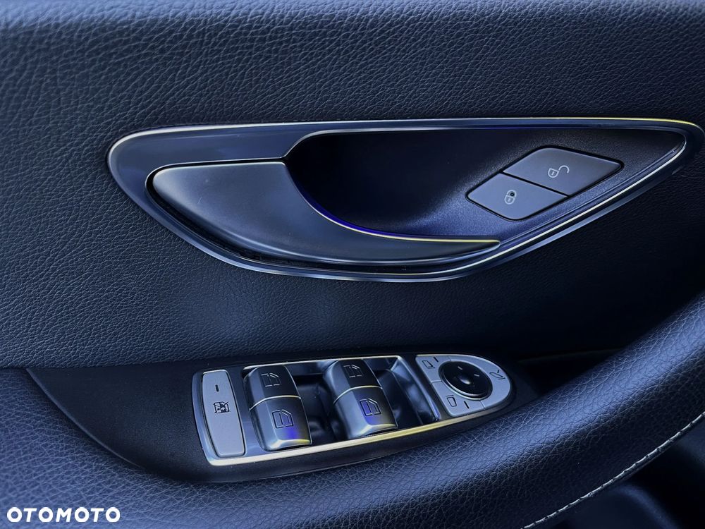 Mercedes-Benz Klasa E 220 d 4-Matic 9G-TRONIC - 34
