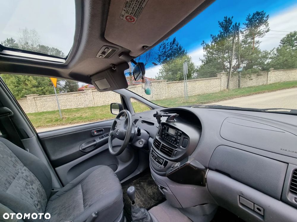 Toyota Previa 2.0 D-4D Luna - 14