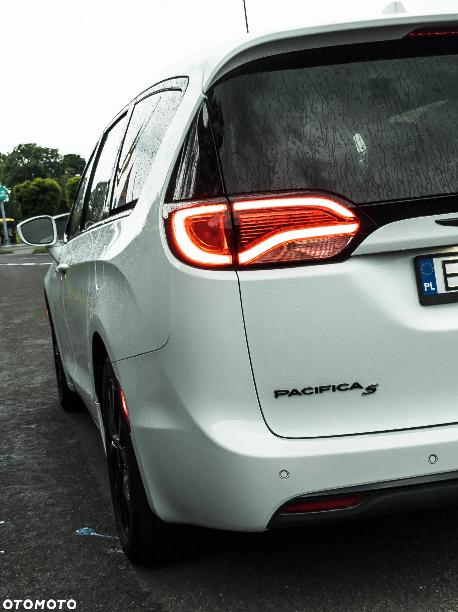 Chrysler Pacifica - 11