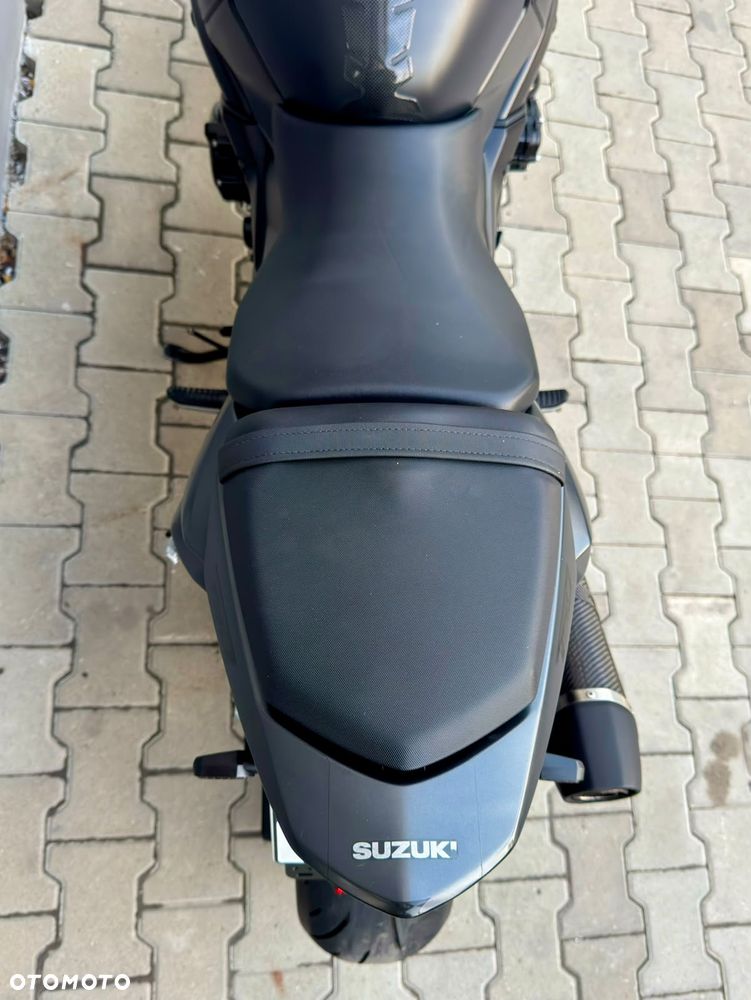 Suzuki GSR - 17