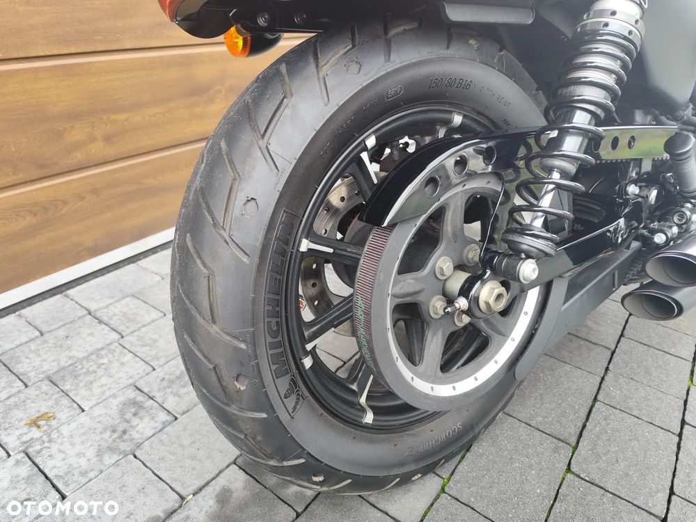 Harley-Davidson Sportster Iron 883 - 15