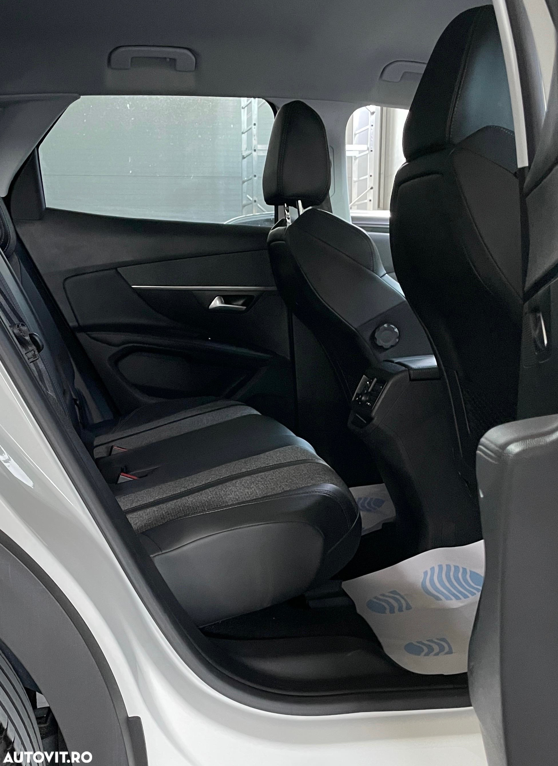Peugeot 3008 1.2 PureTech Turbo S&S EAT6 GT-Line - 22