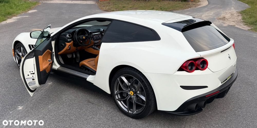 Ferrari GTC4Lusso - 33