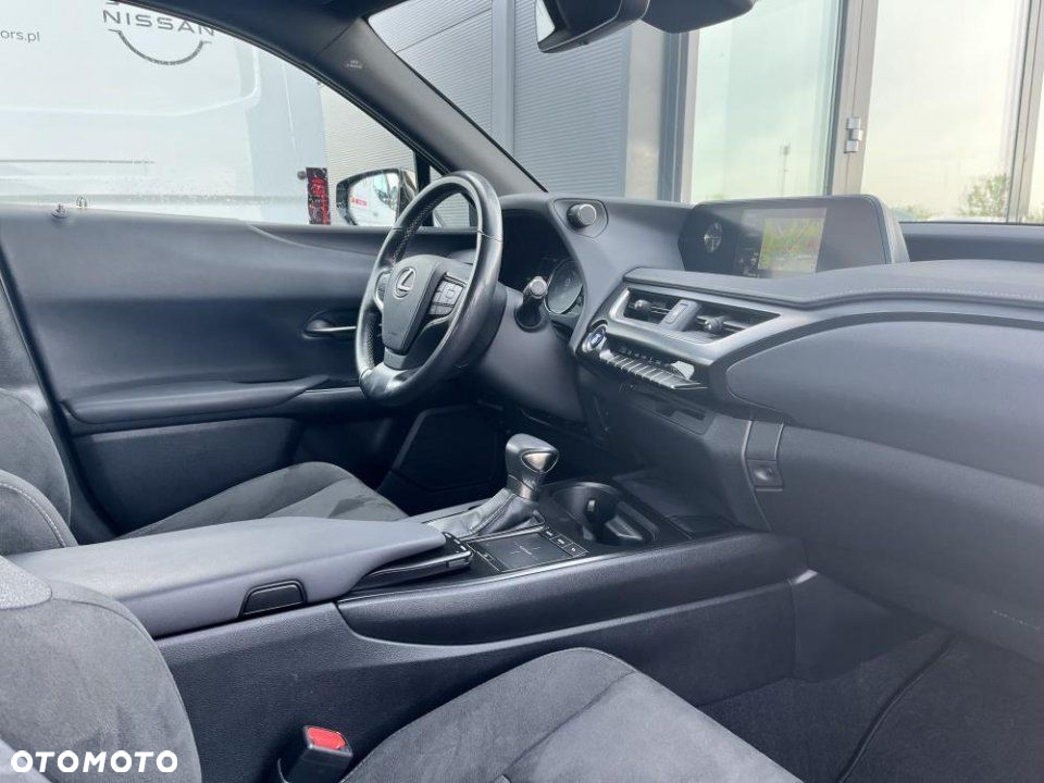 Lexus UX - 35