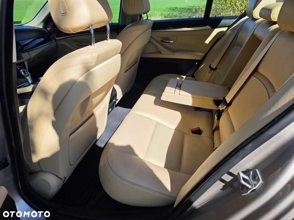 BMW Seria 5 520d xDrive - 12