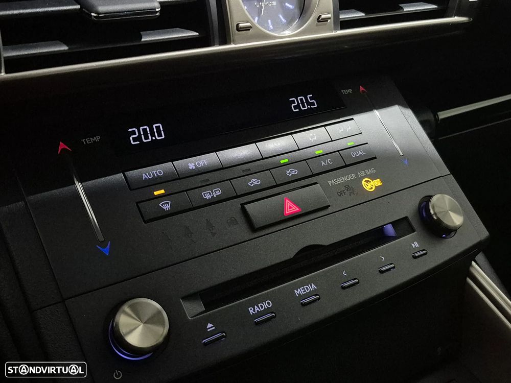 Lexus IS 300H Executive+ - 13