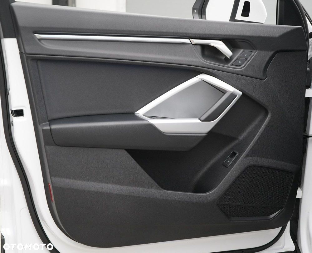 Audi Q3 Sportback - 16