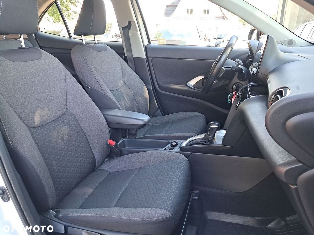 Toyota Yaris Cross Hybrid 1.5 Comfort 4x4 - 28