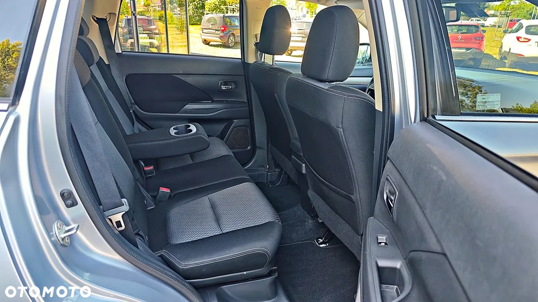 Mitsubishi Outlander - 23