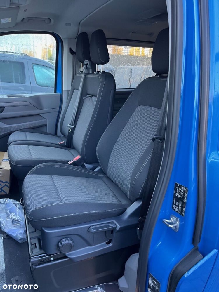 Volkswagen Caravelle - 11