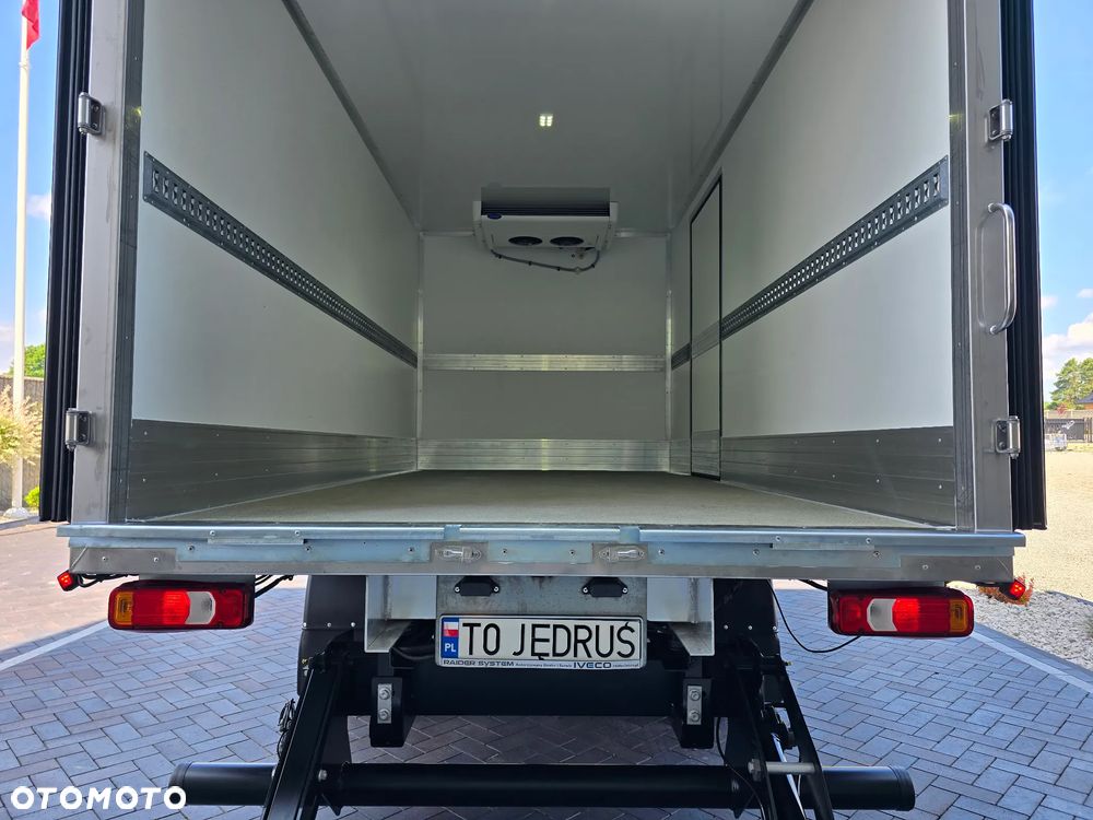 Iveco DAILY 50C18 MROŻNIA 8-PALETOWY + WINDA.1Tona AGREGAT Carrier -20*C +20*C 183Tyś km SERWIS DO OSTATNIEGO Km ASO IVECO SALON PL BOGATA OPCJA WYPOSAZENIA LED NAVI AKTYWNY TEMPOMAT FOTEL KIEROWCY PNEŁMATYCZNY - 18