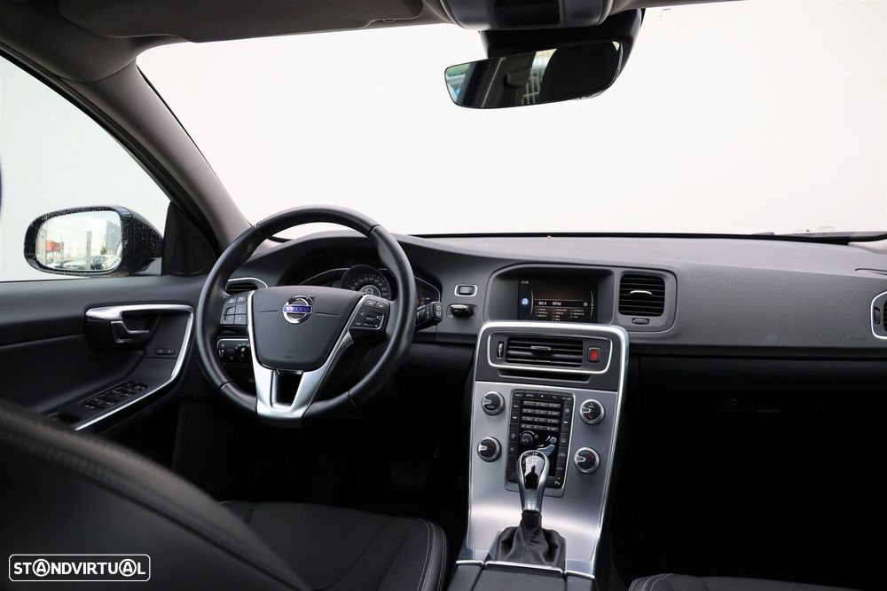 Volvo V60 Cross Country 2.0 D3 Momentum Geartronic - 14