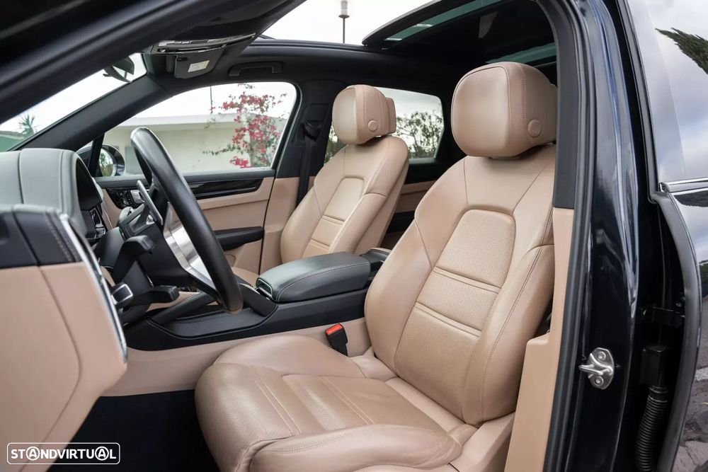Porsche Cayenne - 24