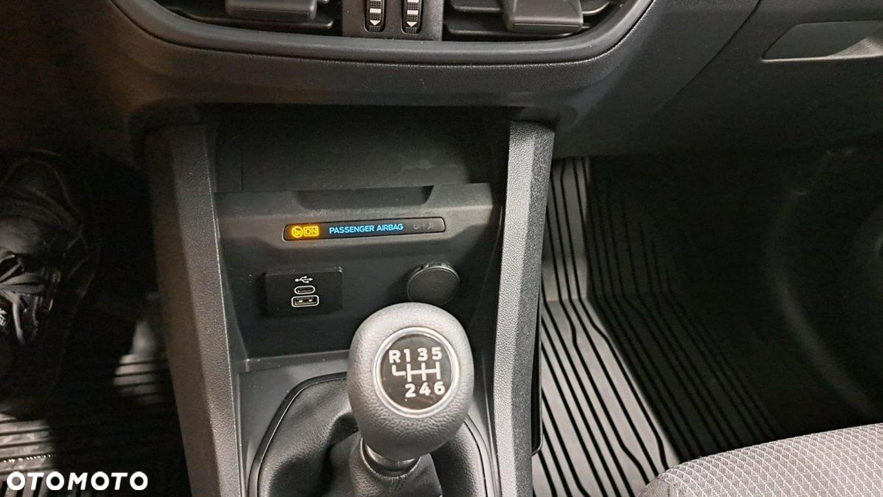 Ford Transit Courier - 11
