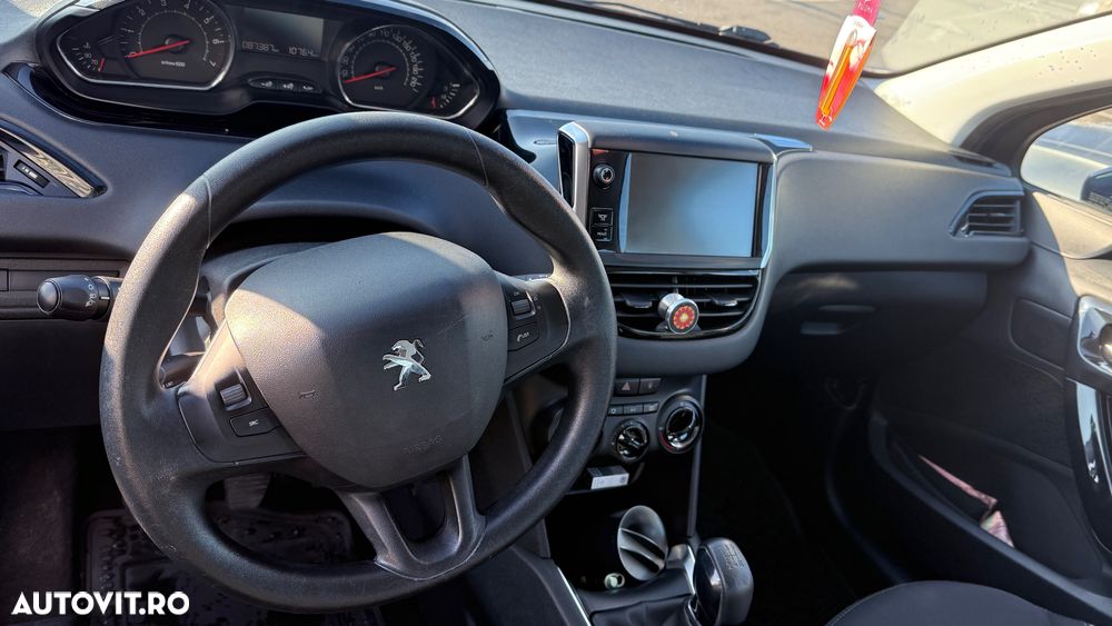 Peugeot 208 - 6