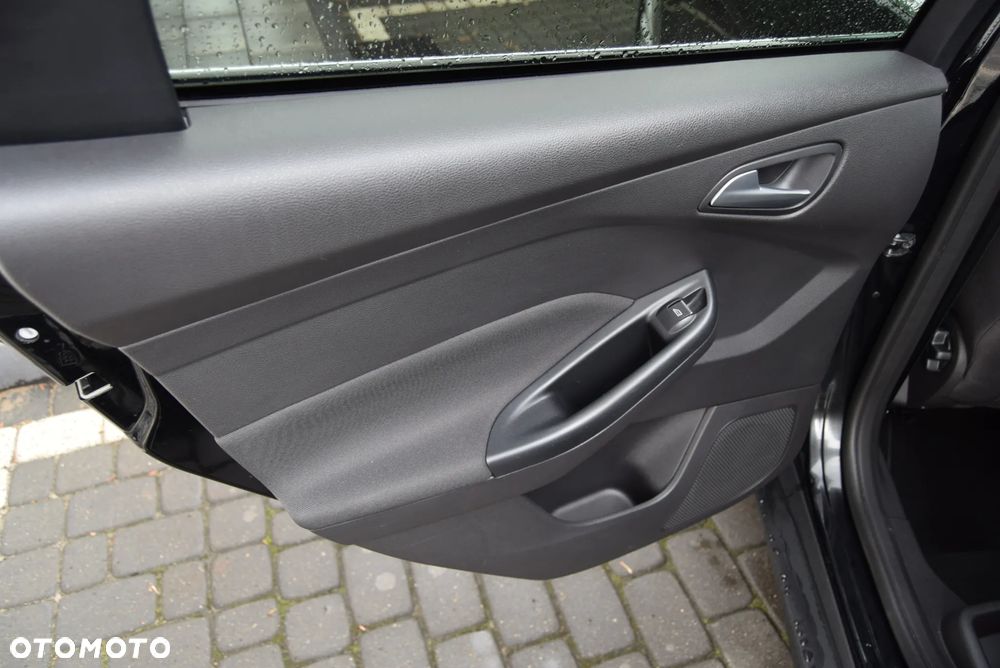Ford Focus 1.0 EcoBoost Titanium Business - 23