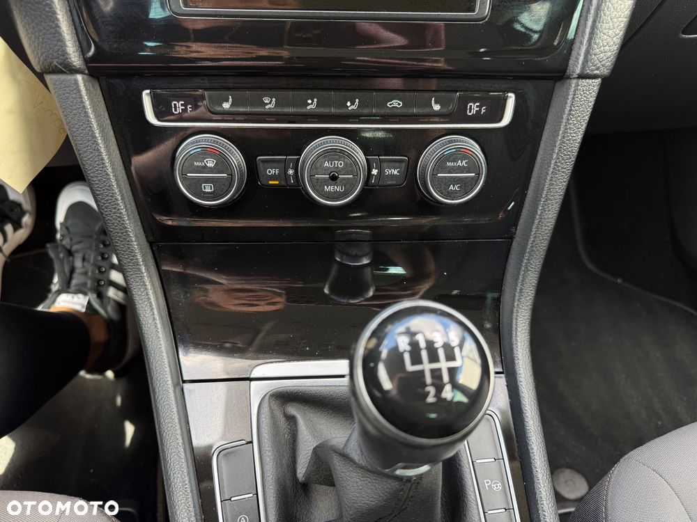Volkswagen Golf - 14