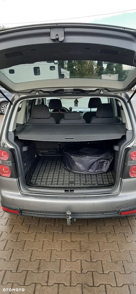 Volkswagen Touran 2.0 TDI DPF DSG Cross - 13