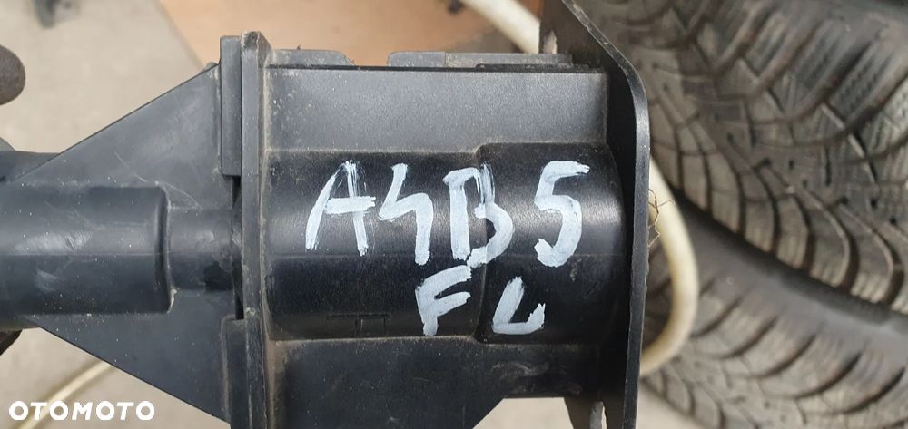 Spryskiwacz lampy Xenon lewy prawy przód przedni Audi A4 B5 FL 8D0807721AA - 8