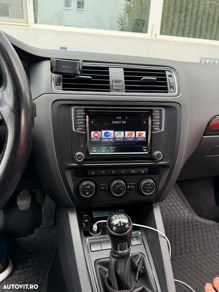 Volkswagen Jetta - 11