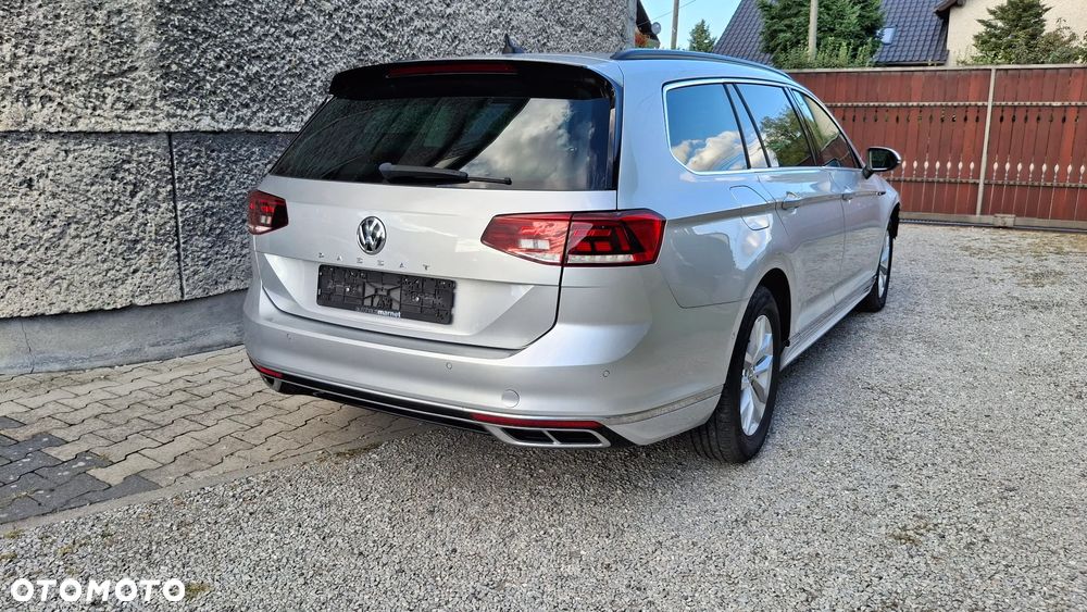 Volkswagen Passat - 1