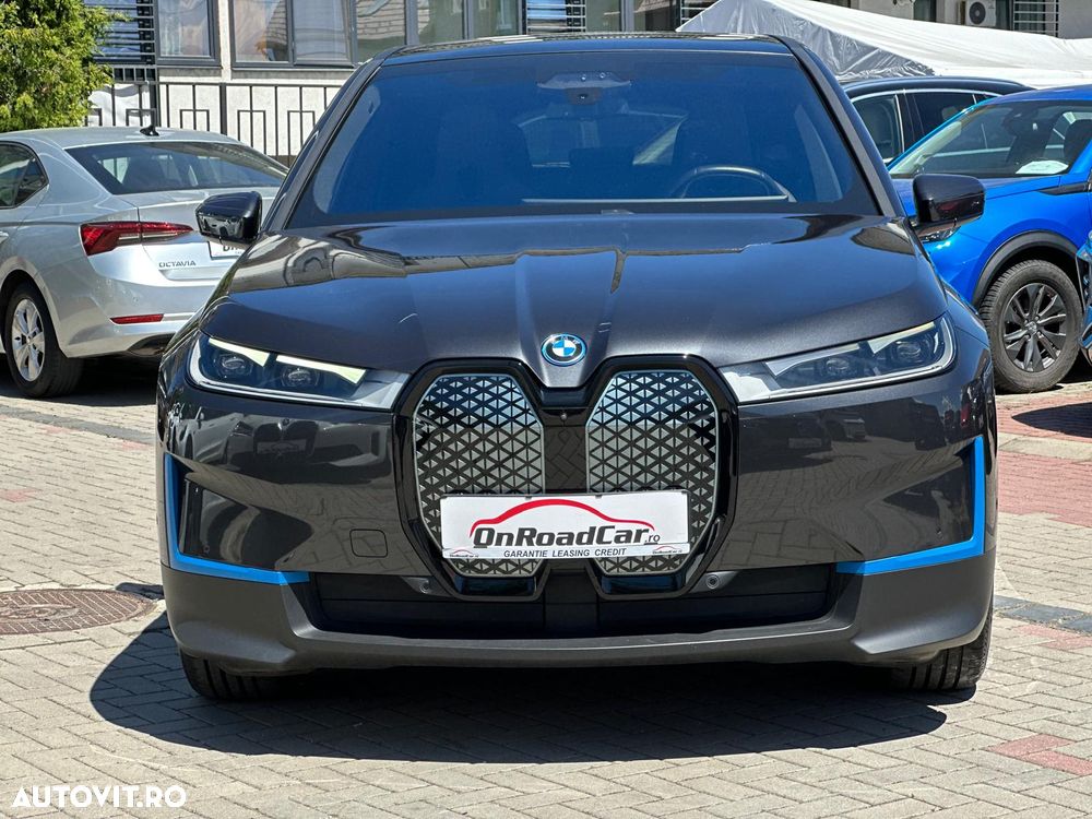 BMW iX xDrive40 - 11