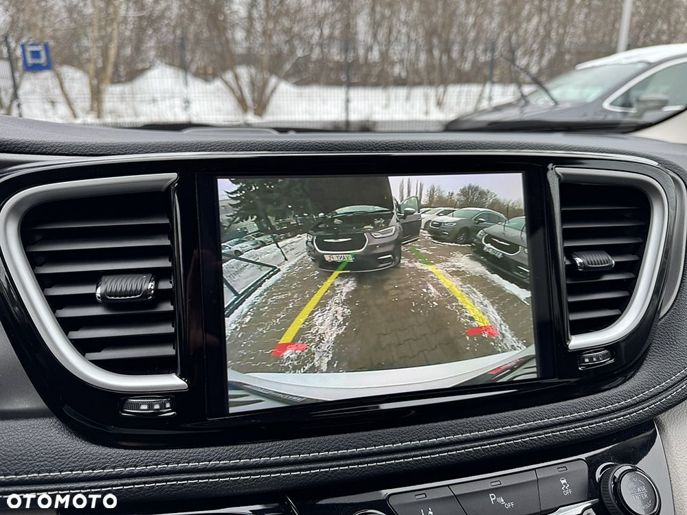 Chrysler Pacifica - 22