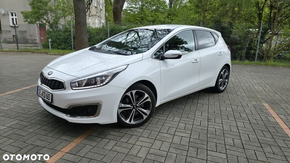 Kia Ceed 1.6 CRDi 136 ISG Spirit - 2