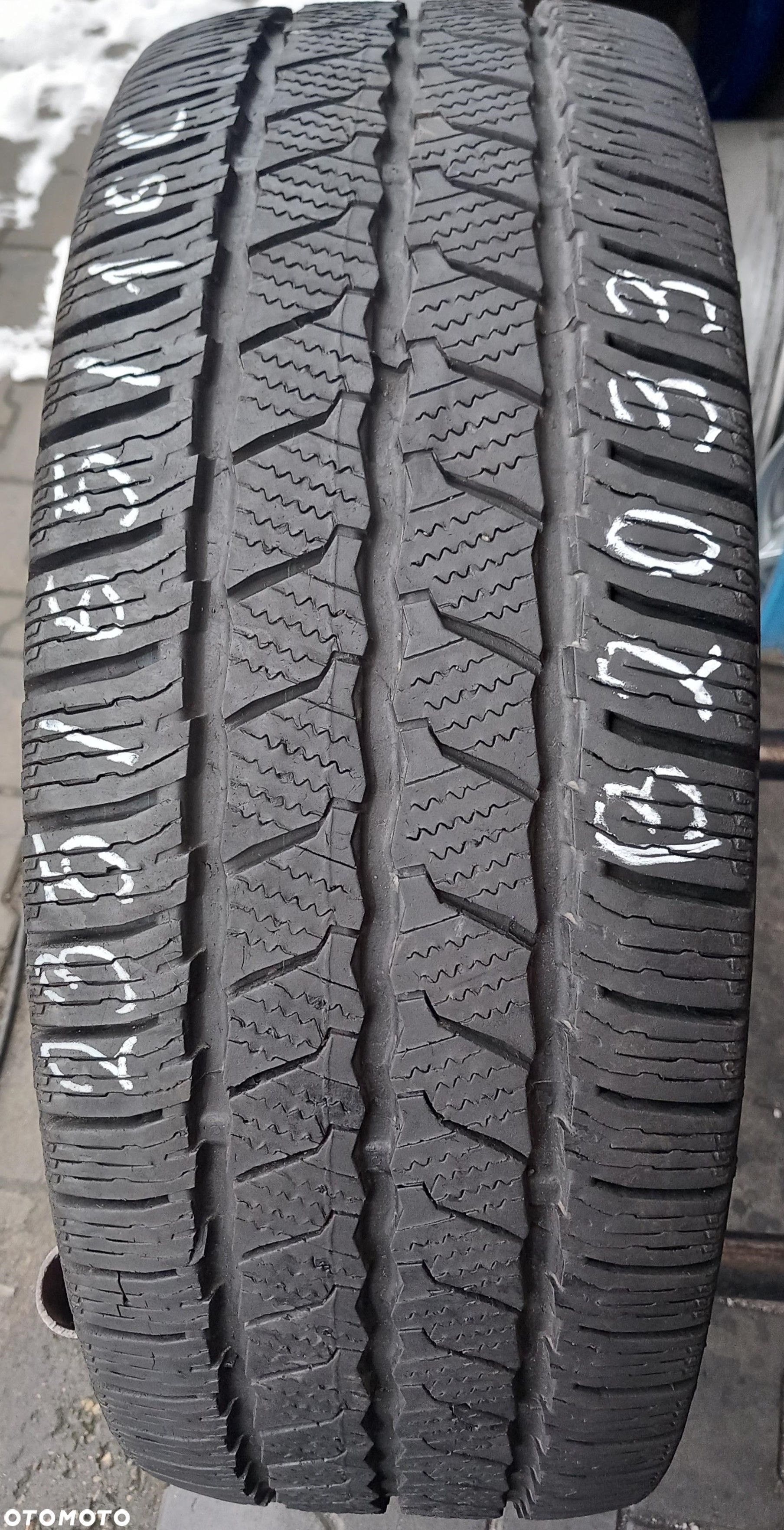235/65/16C Continental Van Contact Winter 121/119R - 1