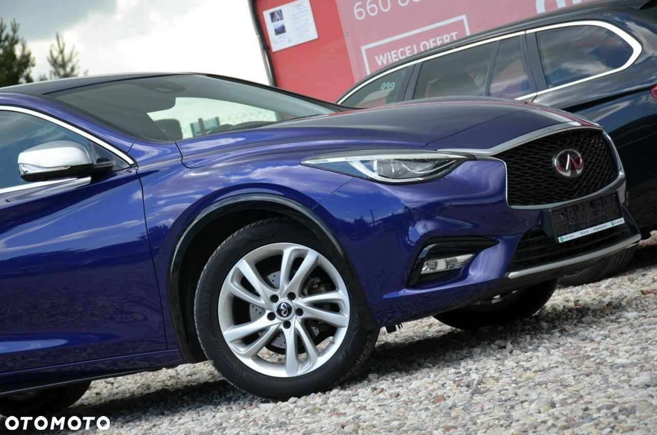 Infiniti Q30 - 34