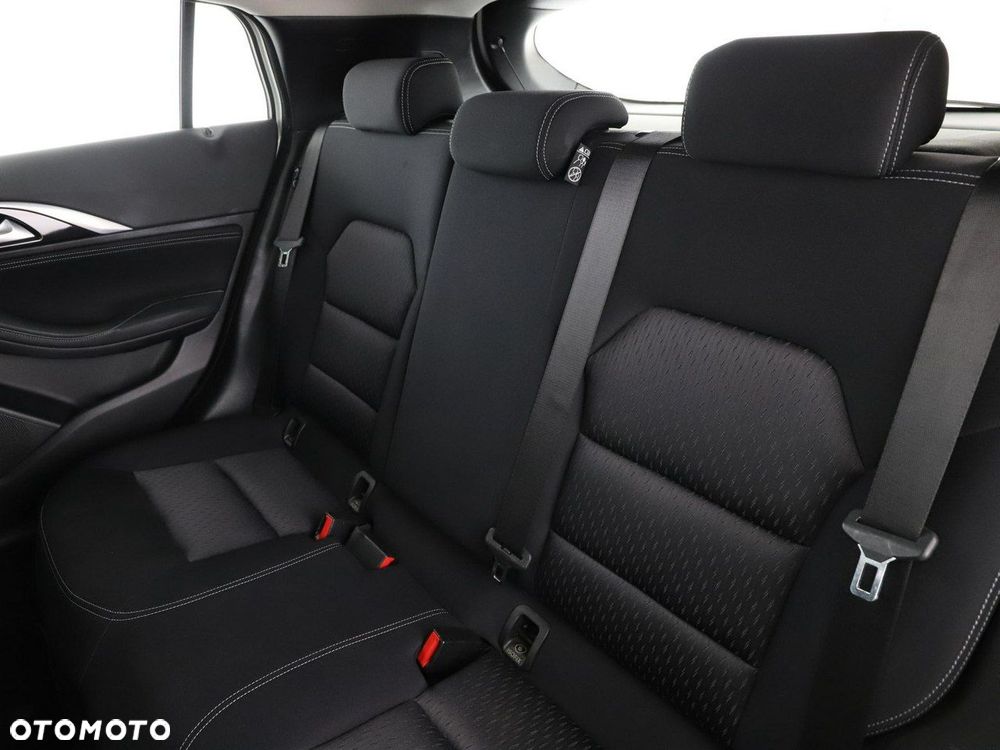 Infiniti Q30 - 18