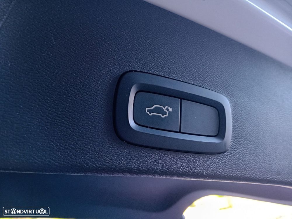 Volvo XC 40 1.5 T3 Momentum Tech Edition - 13