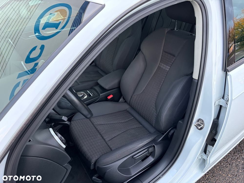 Audi A3 Sportback 1.4 TFSI Ambiente - 17