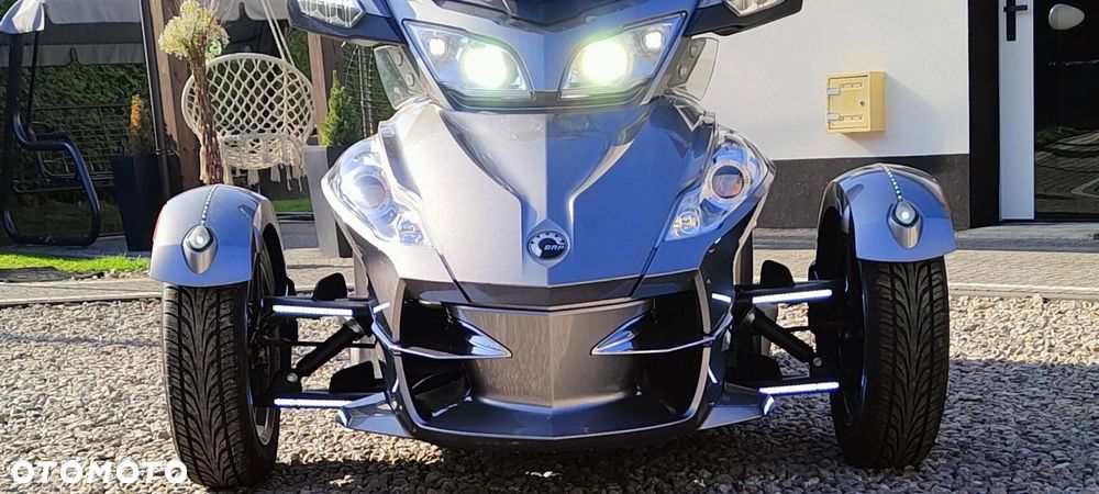 Can-Am Spyder - 10