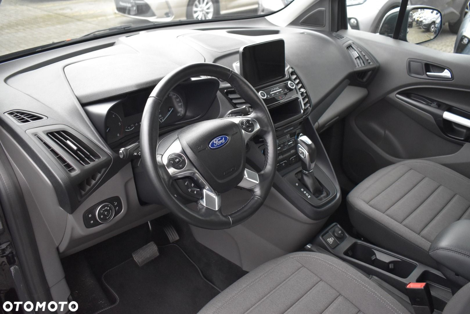 Ford Tourneo Connect - 11