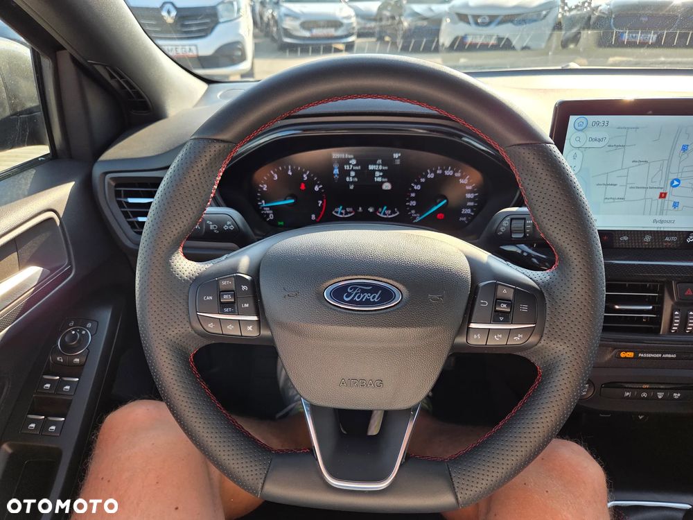 Ford Focus 1.0 EcoBoost Hybrid ST-LINE - 13